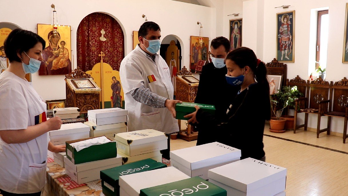 Voluntarii bucureşteni îi susţin pe săraci, pe bolnavi şi pe cei care îi ajută 168319