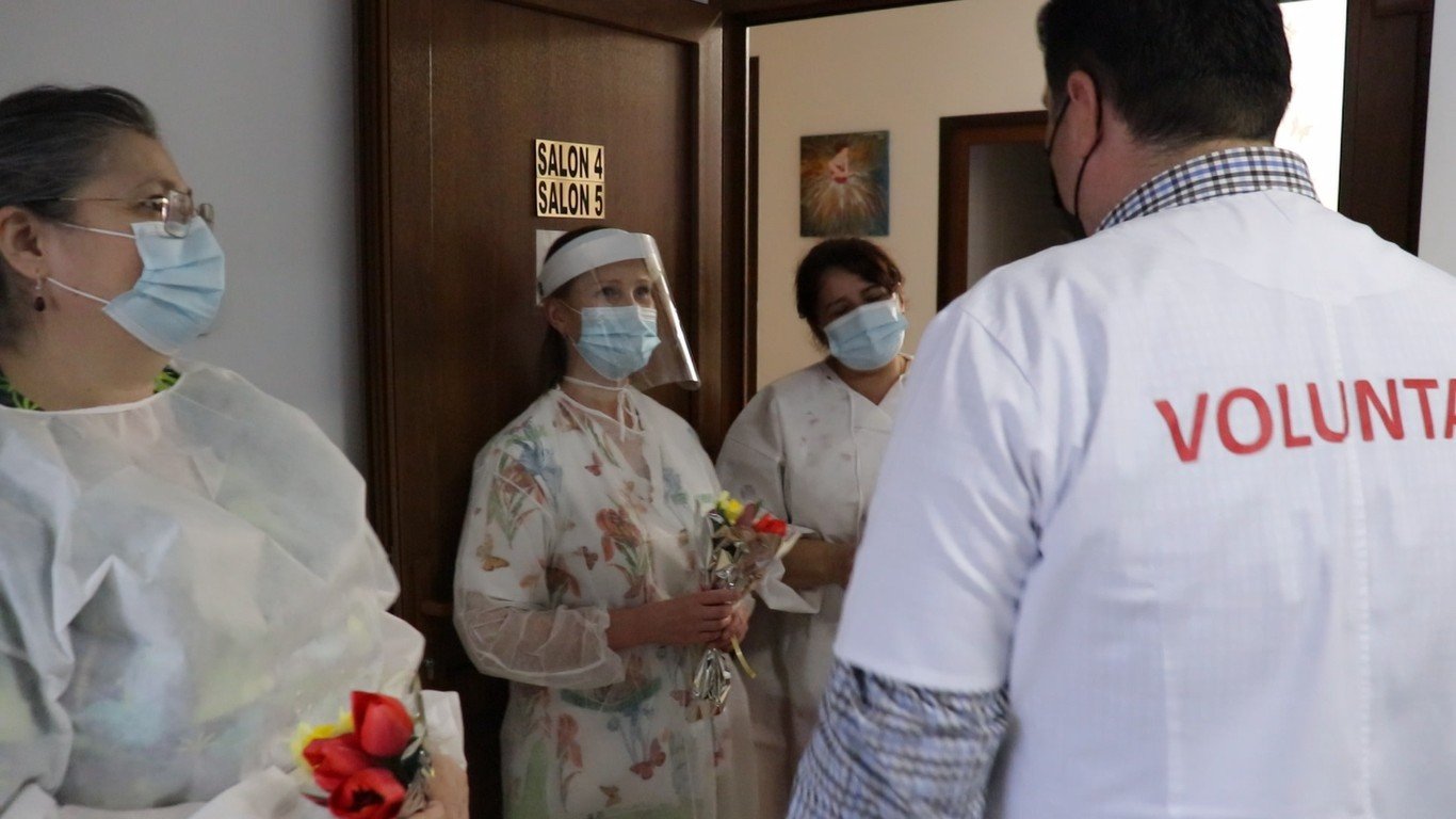 Voluntarii bucureşteni îi susţin pe săraci, pe bolnavi şi pe cei care îi ajută 168320