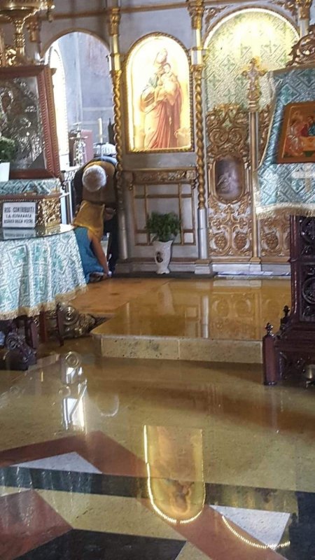 Duhovnicul în viața profesorului de religie sau ieșirea din timp 168699