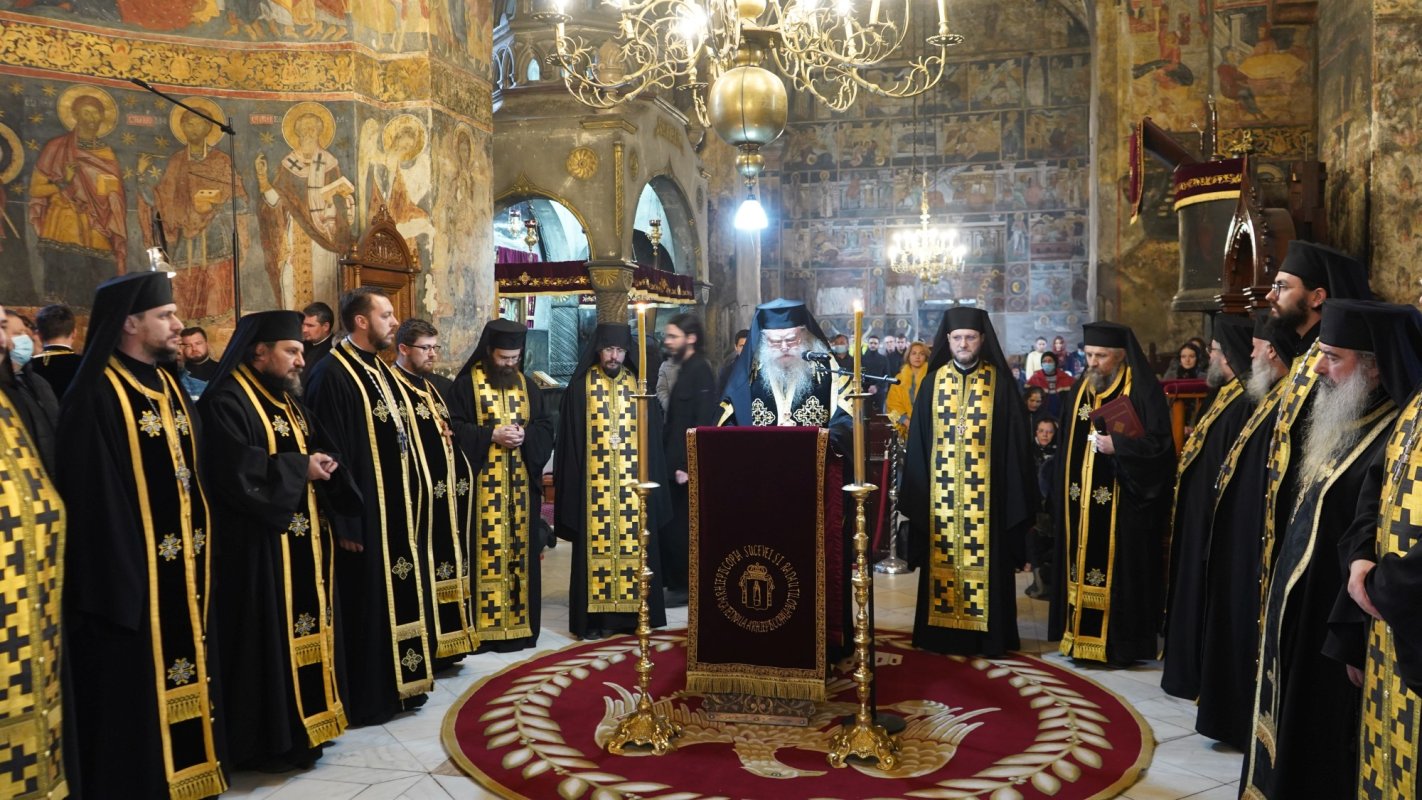 Slujbe arhierești  la Mănăstirea „Sfântul Ioan cel Nou” de la Suceava 168625