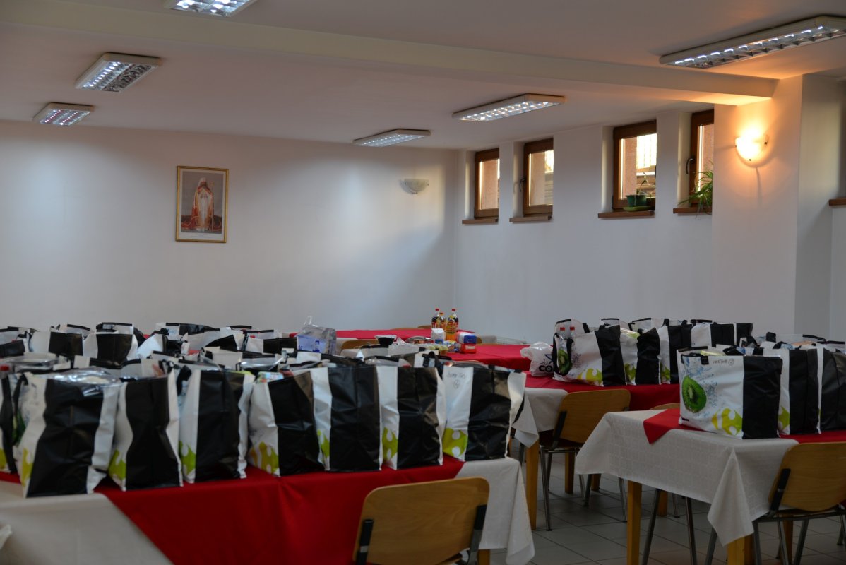 Sprijin pentru persoane vulnerabile la cantina „Sfânta Ana” din București 169026