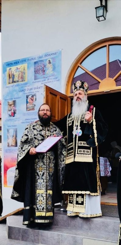 „Crucea Patriarhală” oferită părintelui Dan Damaschin din Iași 169019