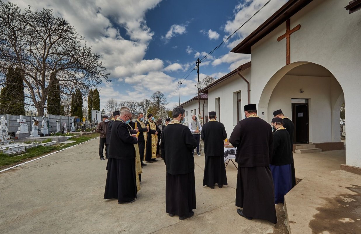 Sfințirea crucilor pentru două capele din Câmpina, județul Prahova 169121