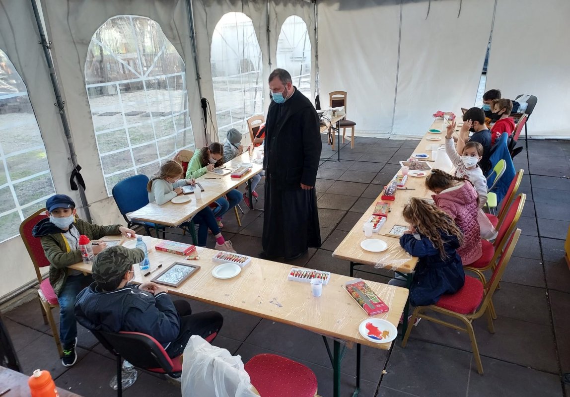 Micii iconari, lumină din Lumina Învierii 169384