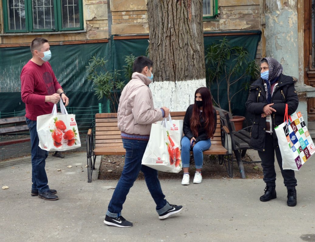 Daruri pentru familii nevoiașe de la parohii bucureștene 169478