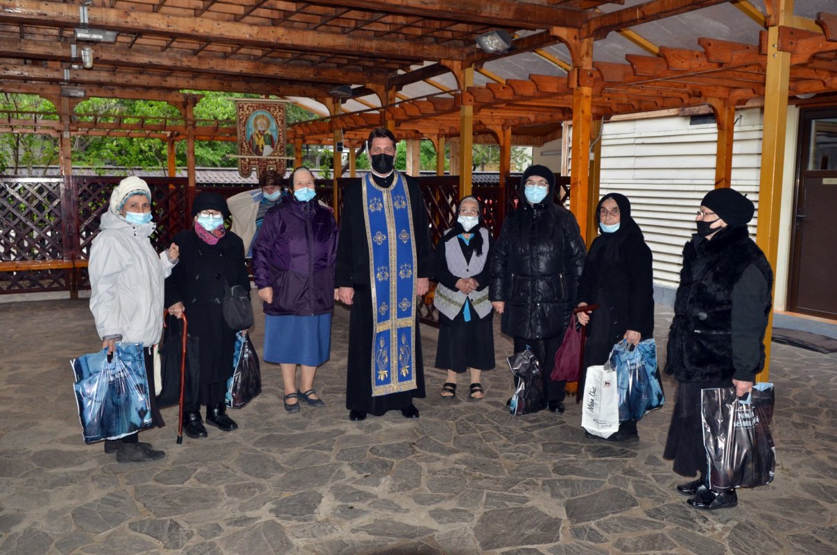 Daruri pentru familii nevoiașe de la parohii bucureștene 169483