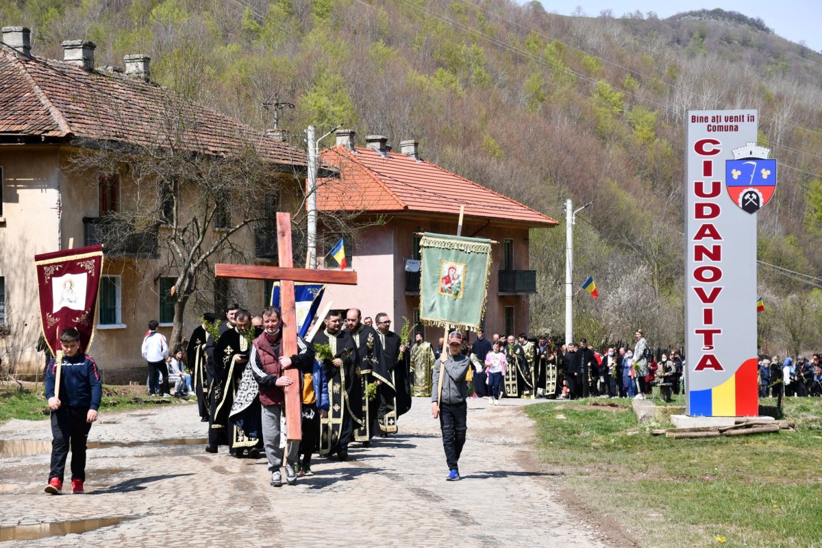 Procesiune cu flori și cruci în Episcopia Caransebeșului  169363