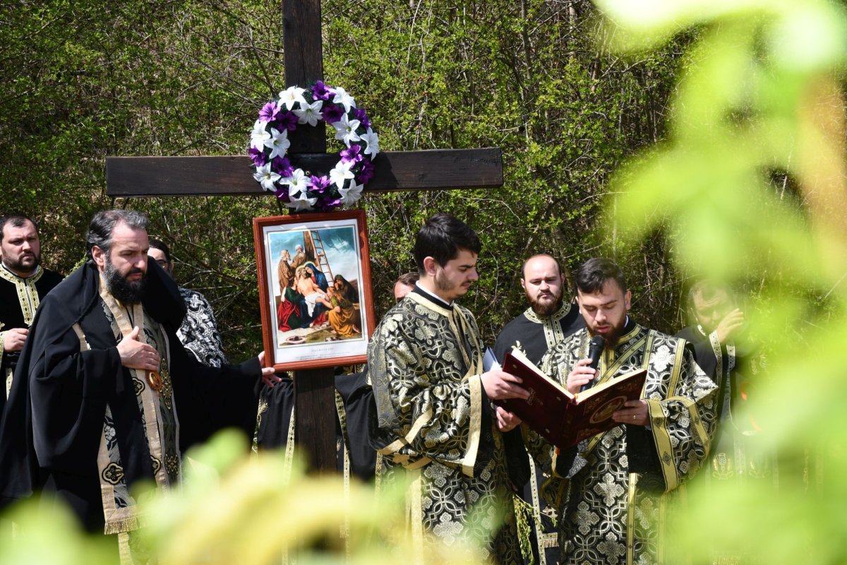 Procesiune cu flori și cruci în Episcopia Caransebeșului  169364