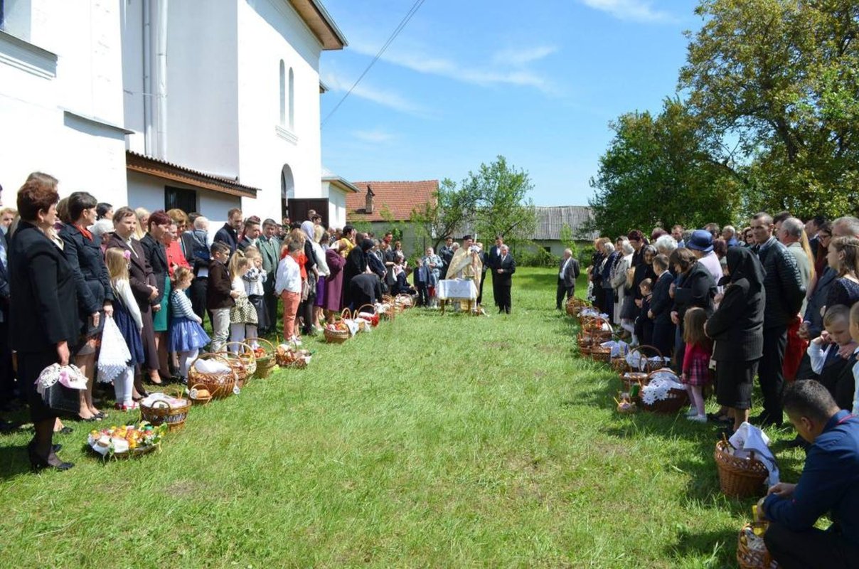 O carte despre tradiţiile pascale din satele bistriţene 169510