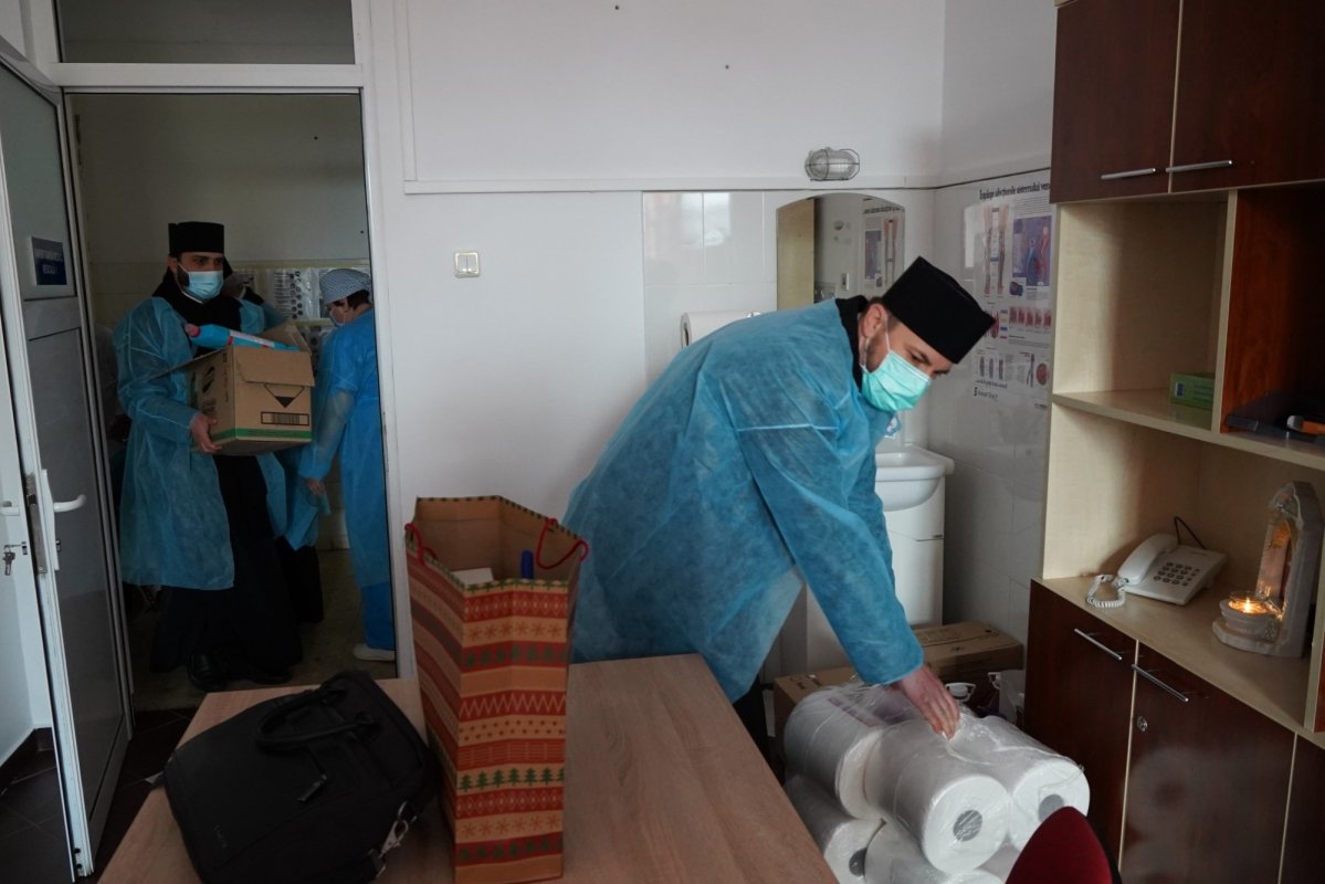 Activități sociale și tradiții înnoite cu tinerii la parohii din Brăila și Galați  169528