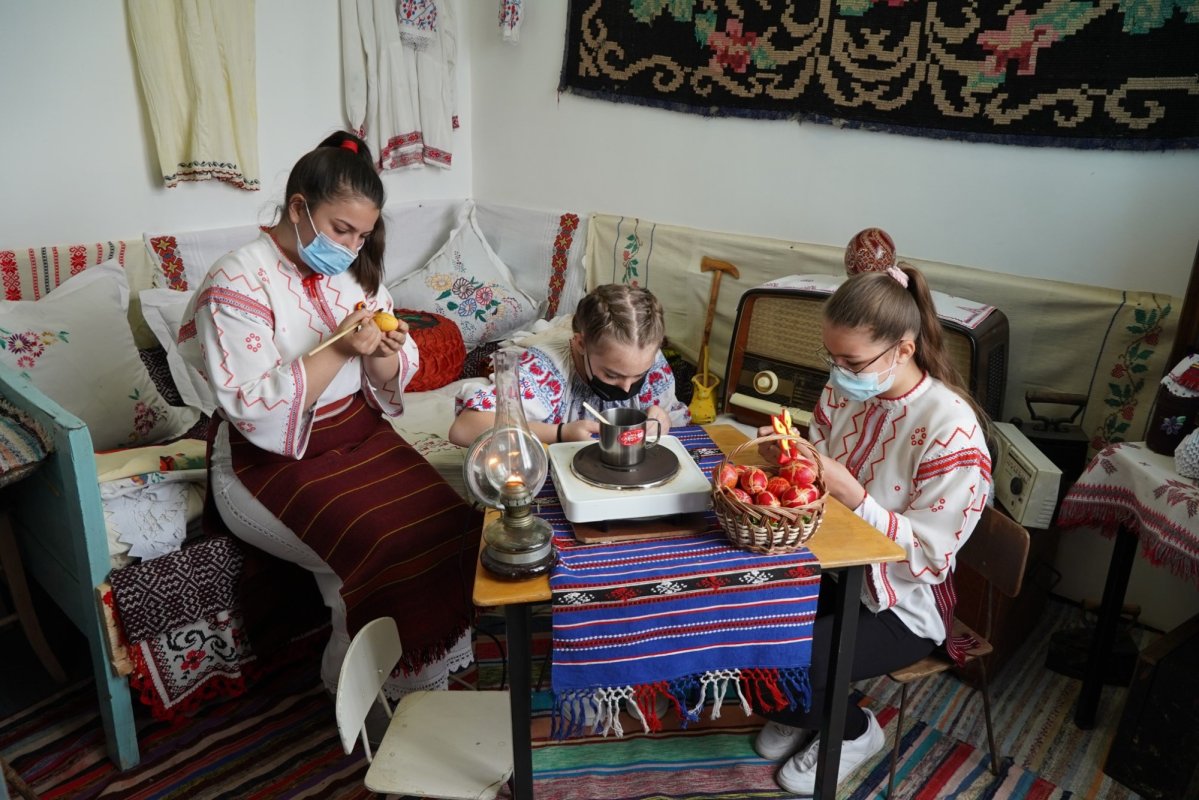 Activități sociale și tradiții înnoite cu tinerii la parohii din Brăila și Galați  169529