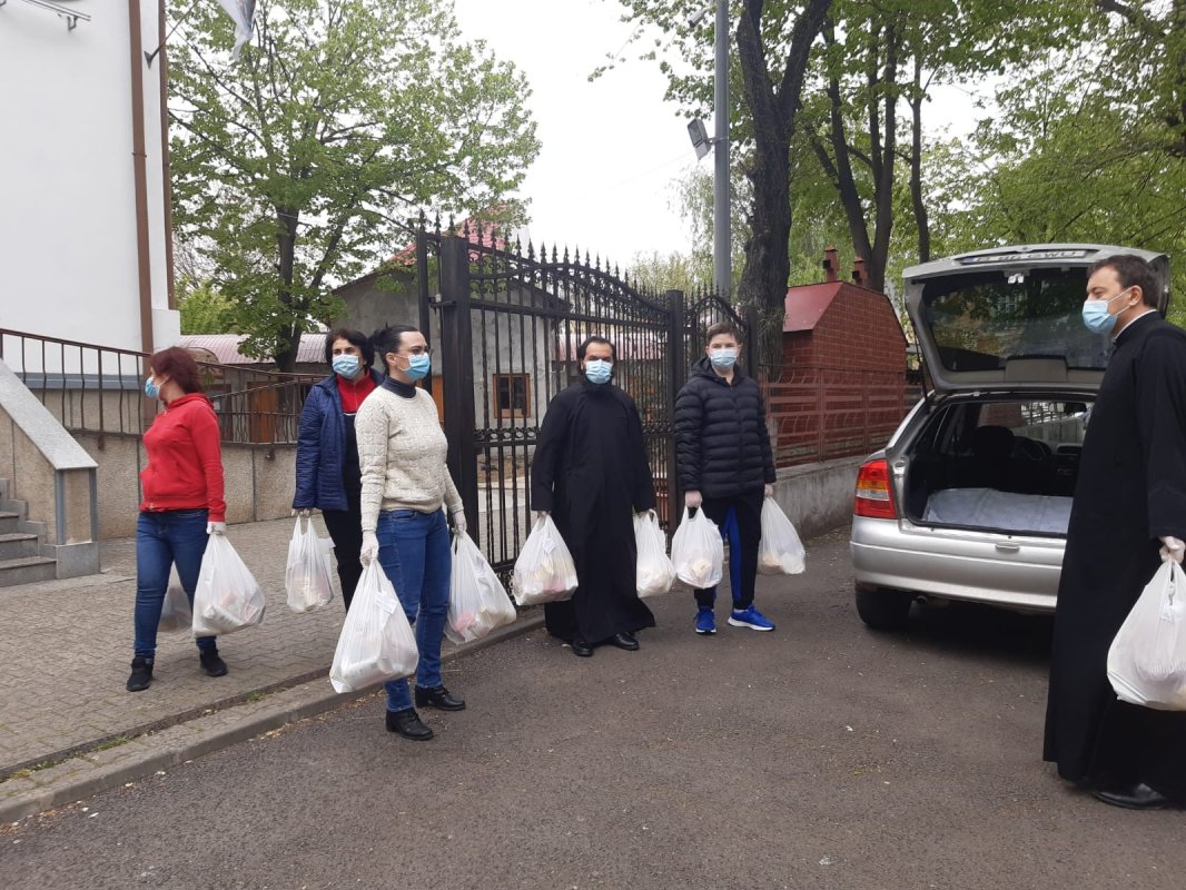 Alimente pentru masa pascală oferite de Parohia Iancu Vechi-Mătăsari 169562
