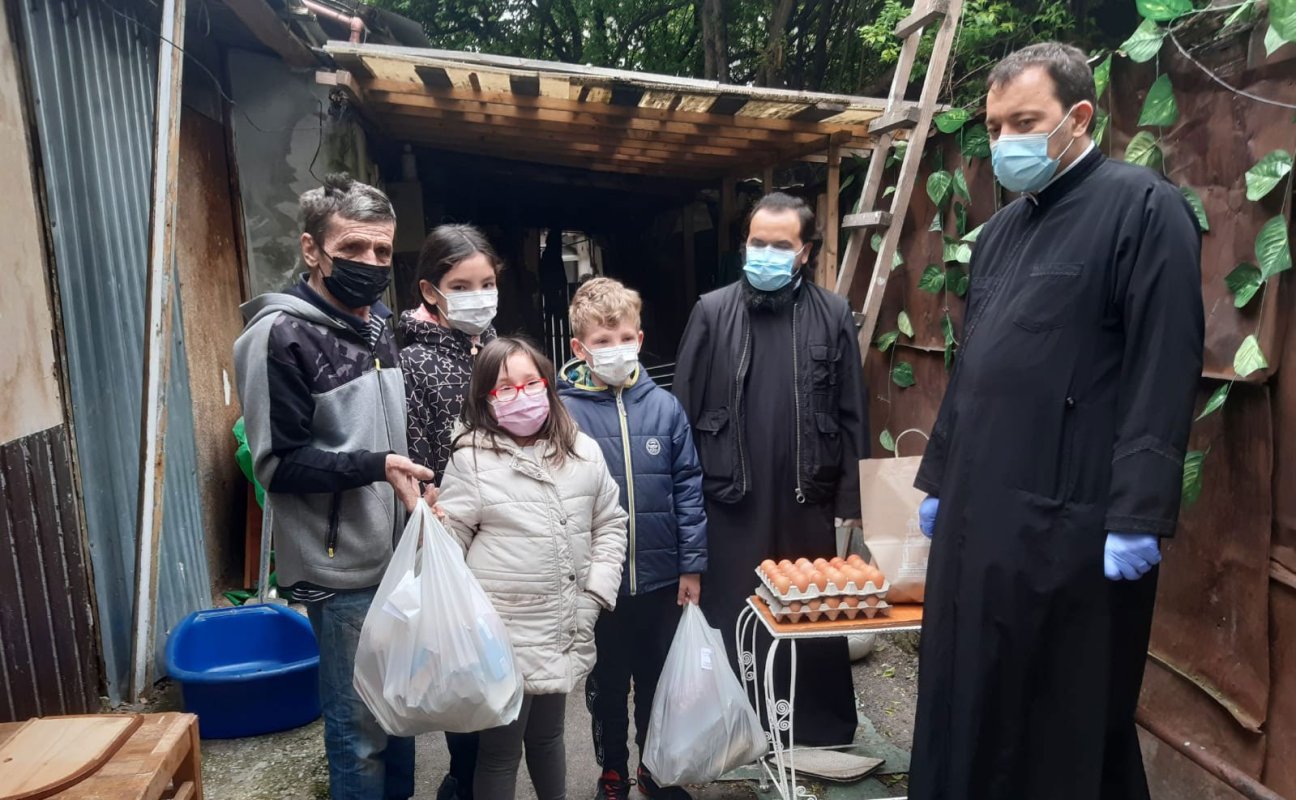 Alimente pentru masa pascală oferite de Parohia Iancu Vechi-Mătăsari 169576