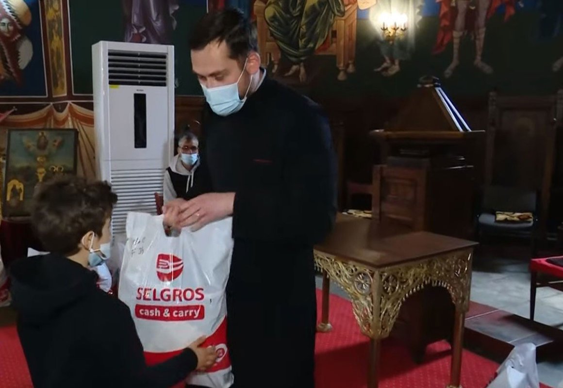 Daruri pentru 42 de familii din comuna prahoveană Valea Călugărească 169567