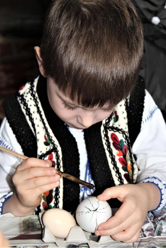 Șezătoarea de scris pe ouă a enoriașilor din Hărpăşeştii Iaşilor 169602