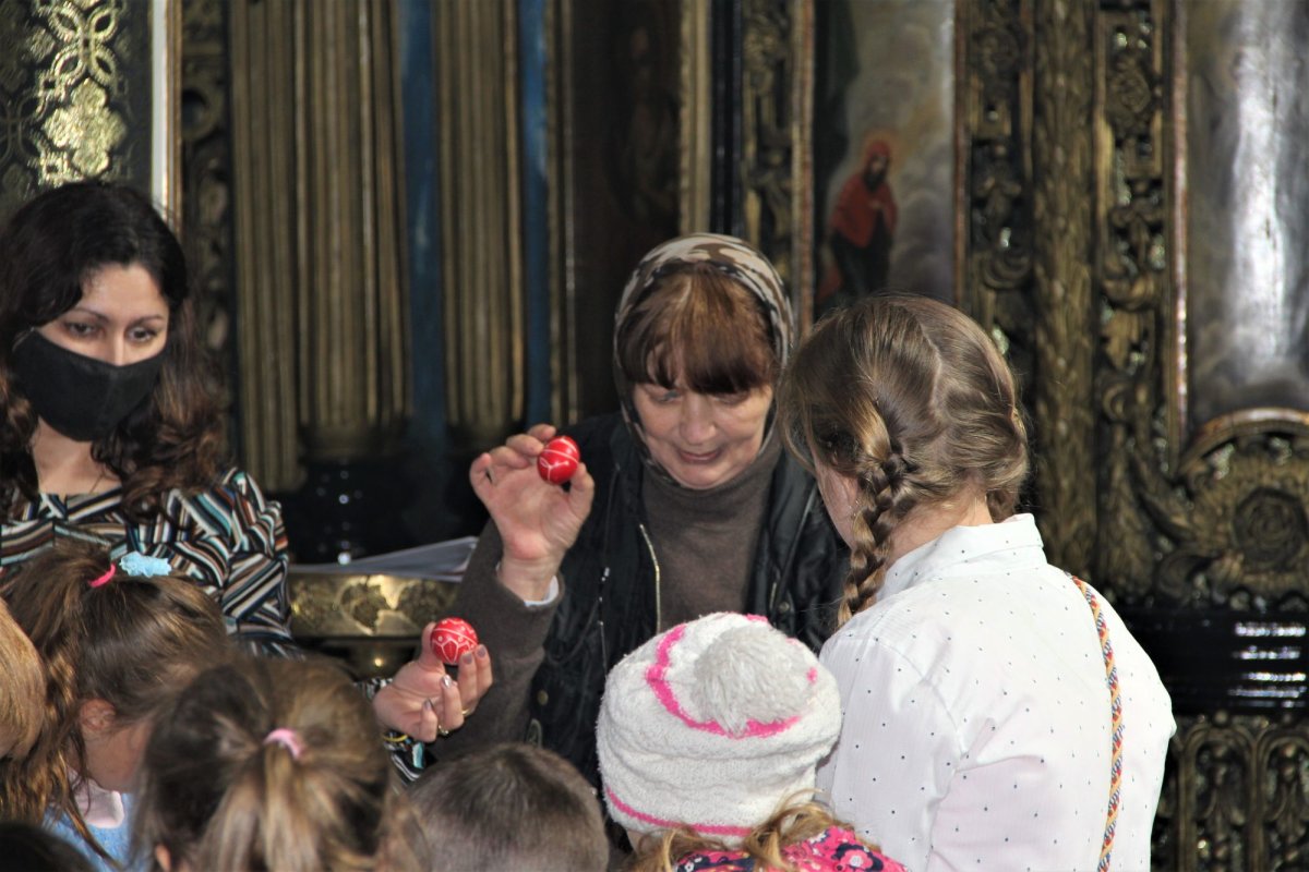 Șezătoarea de scris pe ouă a enoriașilor din Hărpăşeştii Iaşilor 169610