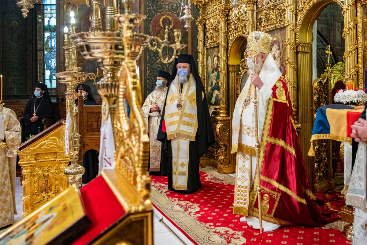 Primirea Sfintei Lumini la Catedrala Patriarhală 169851