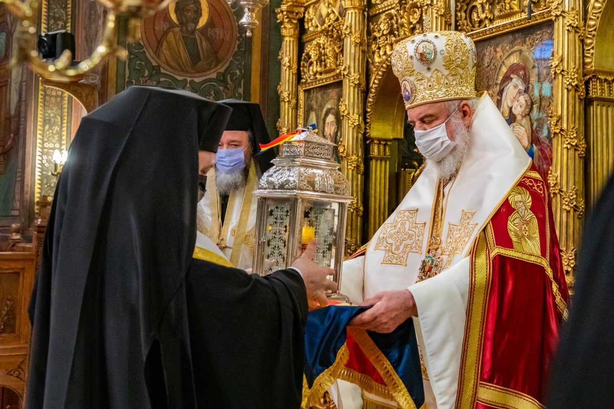 Primirea Sfintei Lumini la Catedrala Patriarhală 169864