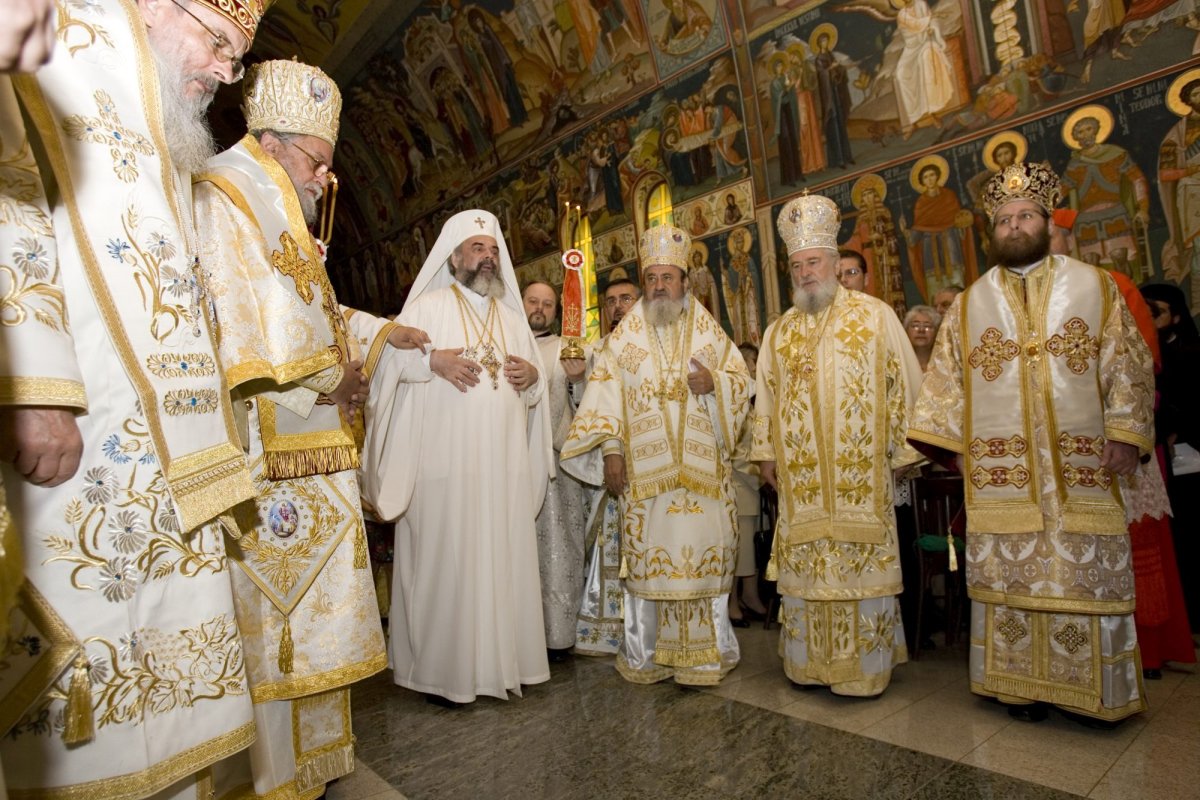 „Românul din diasporă se simte în biserică în plenitudinea casei părintești” 169244