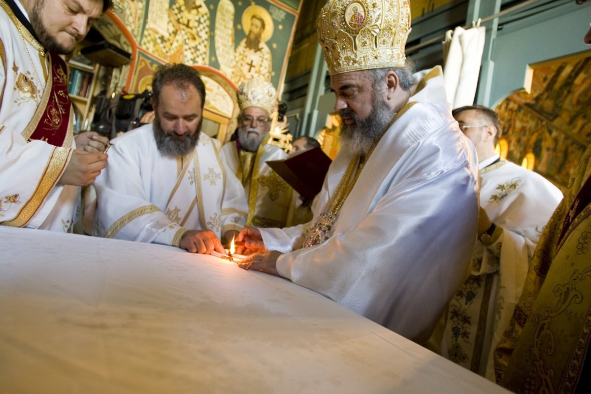 „Românul din diasporă se simte în biserică în plenitudinea casei părintești” 169246