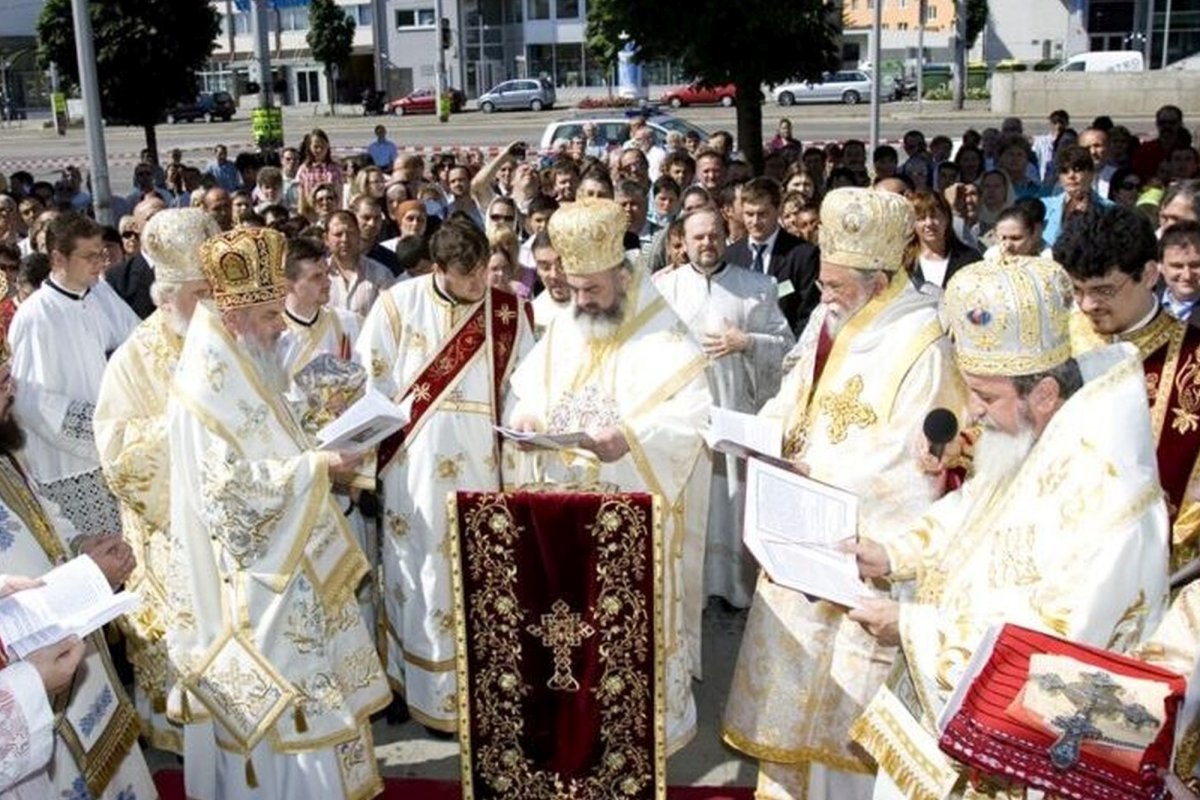 „Românul din diasporă se simte în biserică în plenitudinea casei părintești” 169253