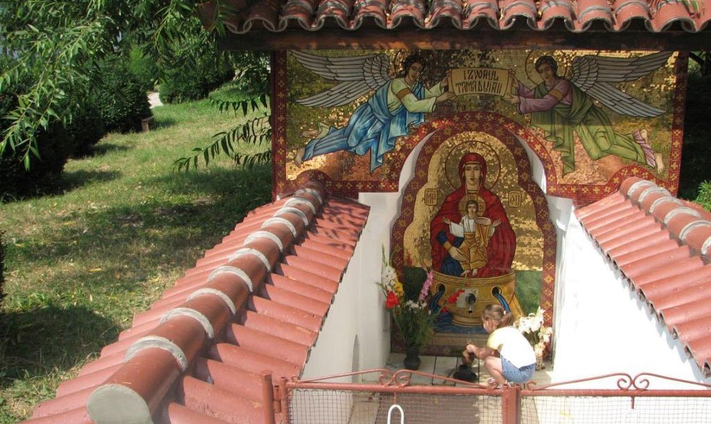 Ape și izvoare vindecătoare de la noi, căutate de credincioși  170283