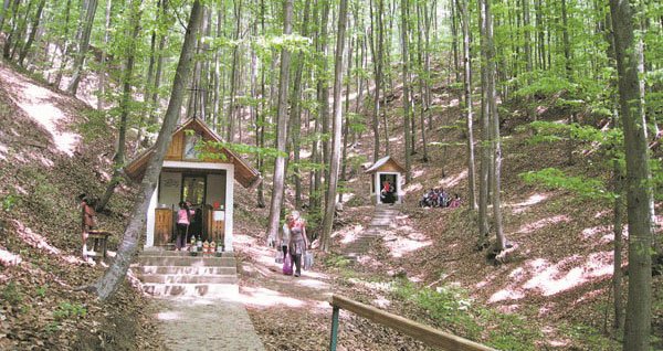 Ape și izvoare vindecătoare de la noi, căutate de credincioși  170284