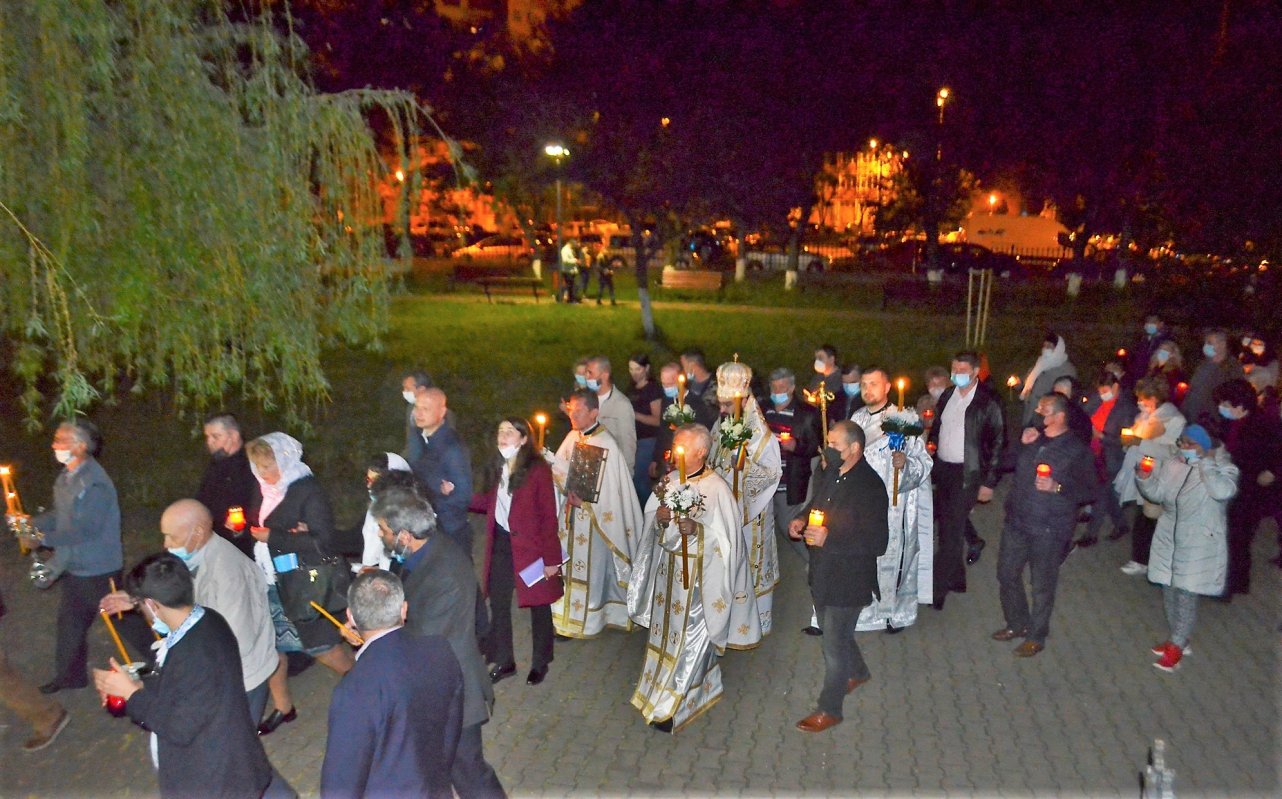 Binecuvântări pentru hunedoreni la praznicul Învierii Domnului 170238