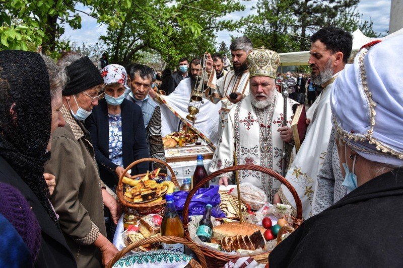 Slujire arhierească în Niculiţel în a doua zi de Paşti 170219