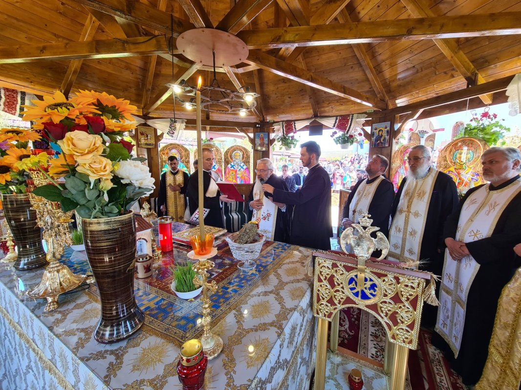 Binecuvântare pentru credincioșii din Bistriţa şi Cornești, Huedin 170289