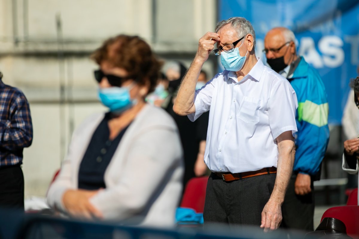 Sfinţirea apei în Vinerea Luminată pe Dealul Patriarhiei 170356