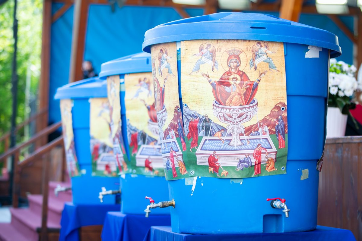 Sfinţirea apei în Vinerea Luminată pe Dealul Patriarhiei 170362