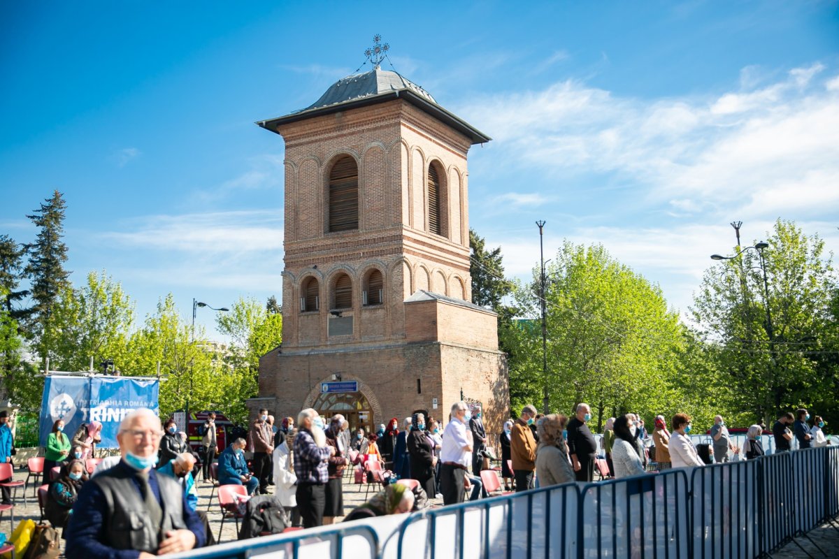 Sfinţirea apei în Vinerea Luminată pe Dealul Patriarhiei 170363