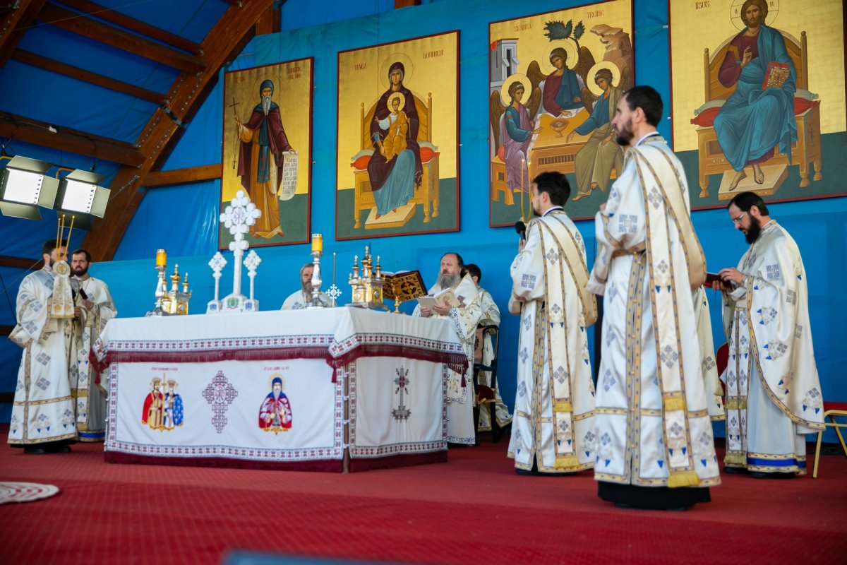 Sfinţirea apei în Vinerea Luminată pe Dealul Patriarhiei 170365