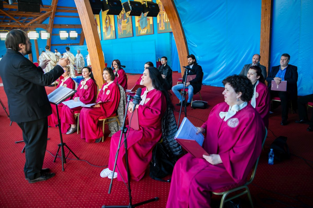 Sfinţirea apei în Vinerea Luminată pe Dealul Patriarhiei 170367