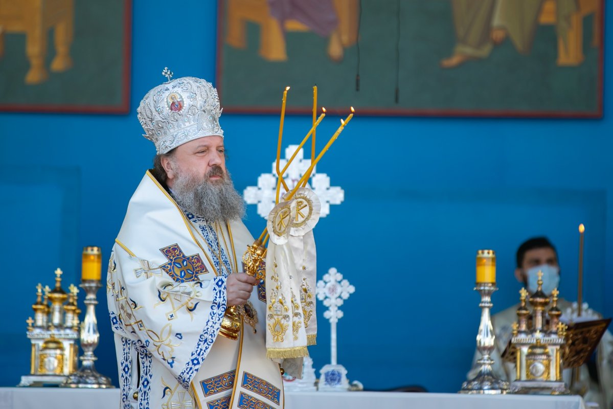 Sfinţirea apei în Vinerea Luminată pe Dealul Patriarhiei 170385