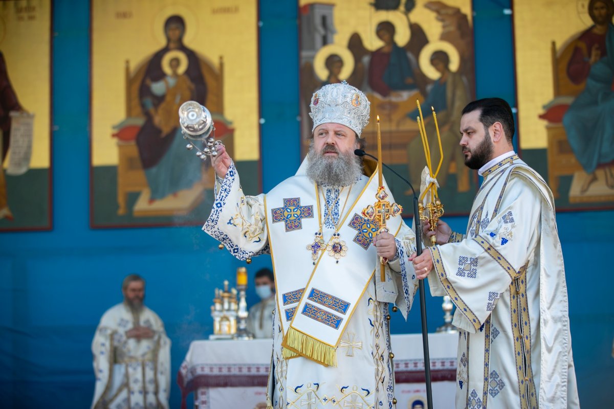 Sfinţirea apei în Vinerea Luminată pe Dealul Patriarhiei 170386