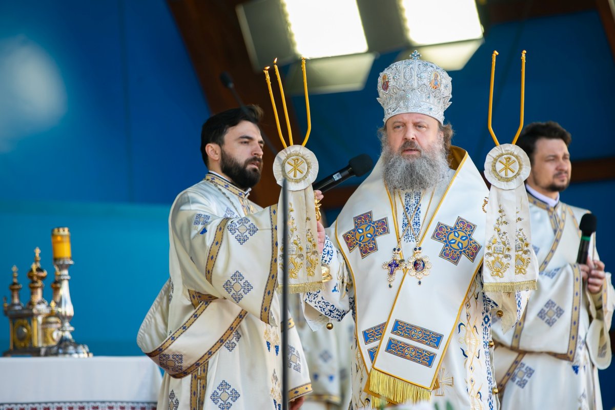 Sfinţirea apei în Vinerea Luminată pe Dealul Patriarhiei 170390