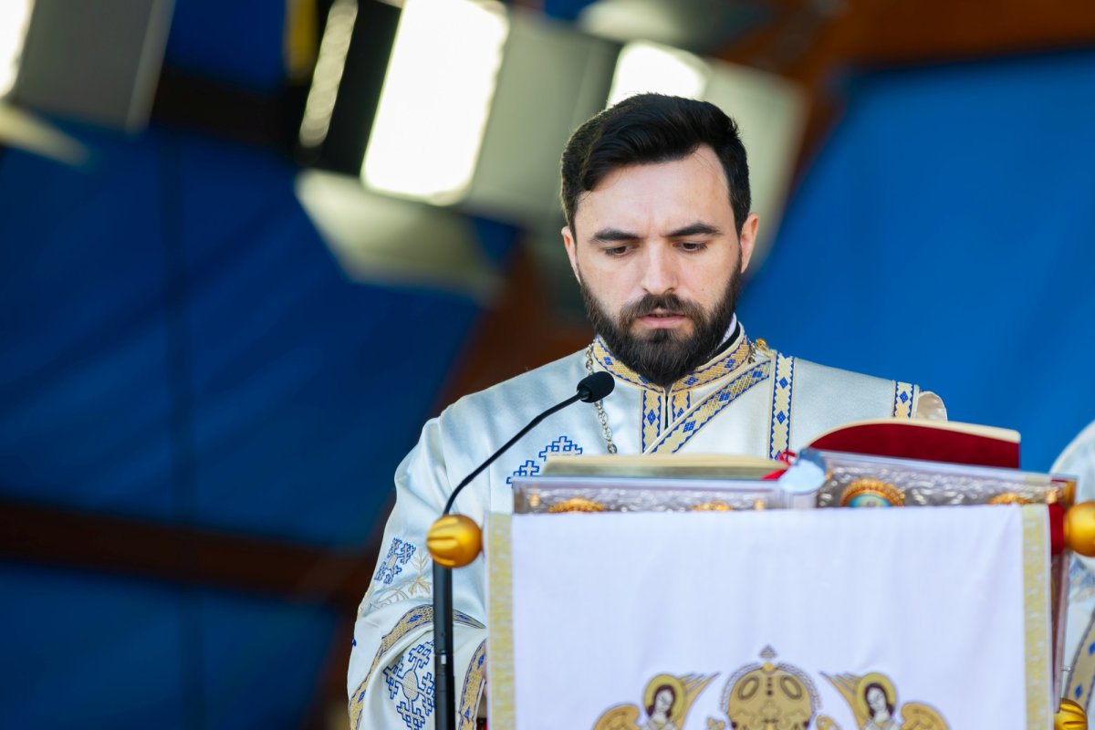 Sfinţirea apei în Vinerea Luminată pe Dealul Patriarhiei 170396