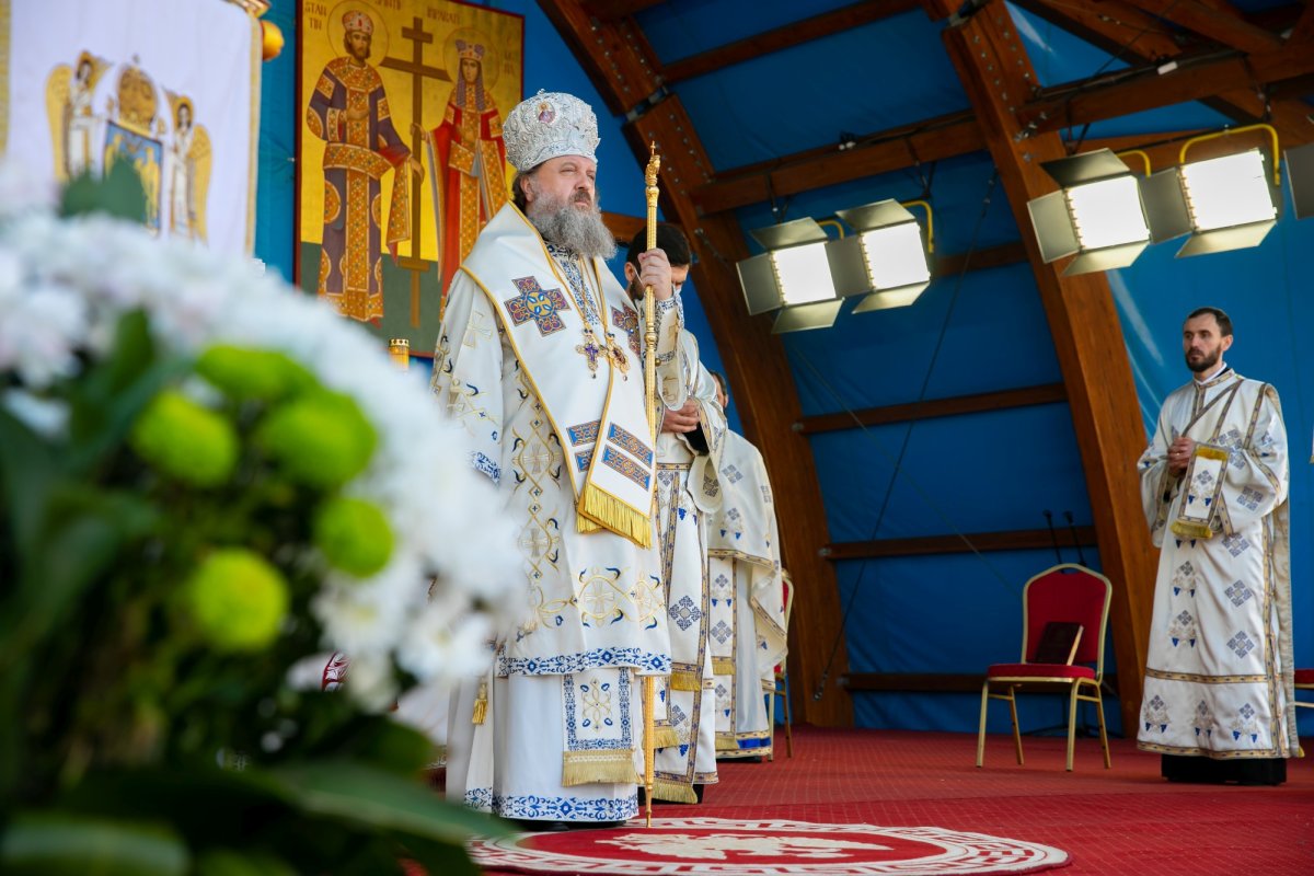 Sfinţirea apei în Vinerea Luminată pe Dealul Patriarhiei 170398