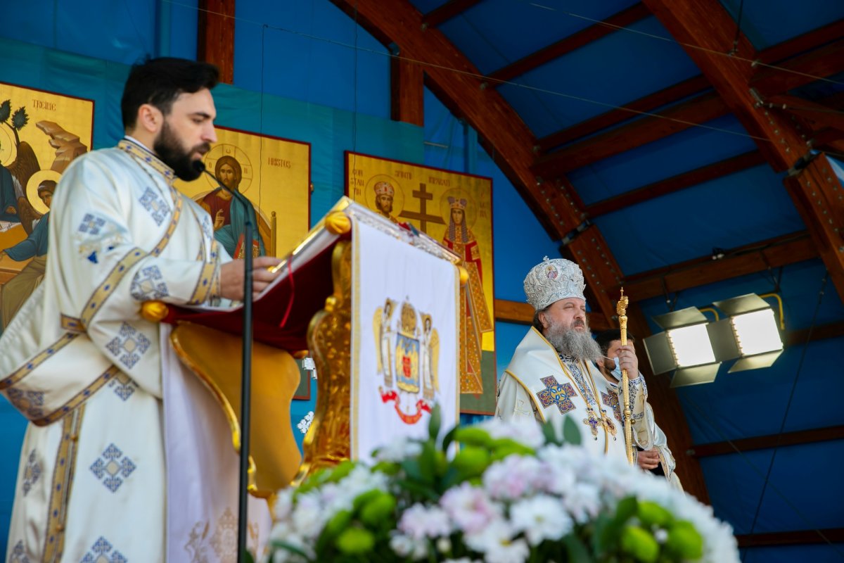 Sfinţirea apei în Vinerea Luminată pe Dealul Patriarhiei 170399