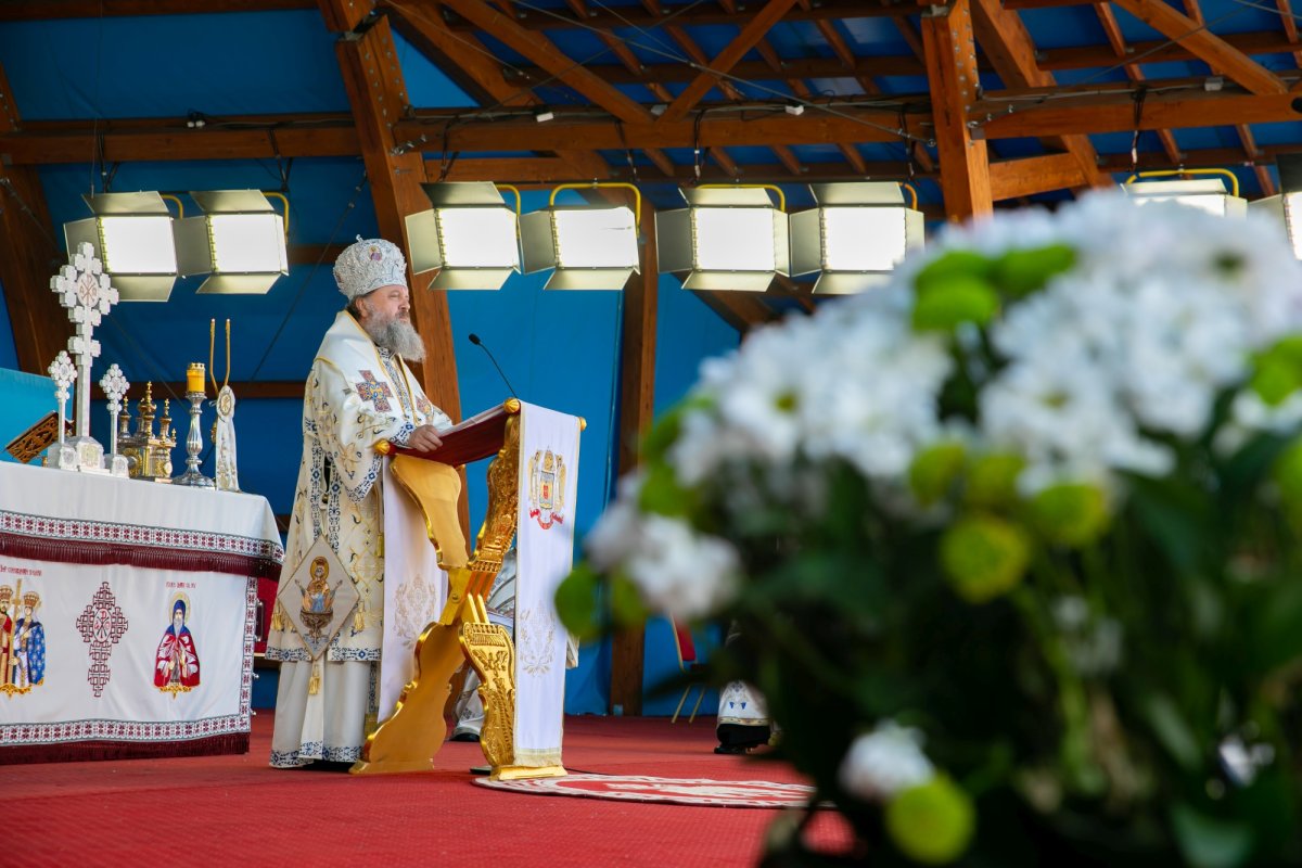 Sfinţirea apei în Vinerea Luminată pe Dealul Patriarhiei 170400