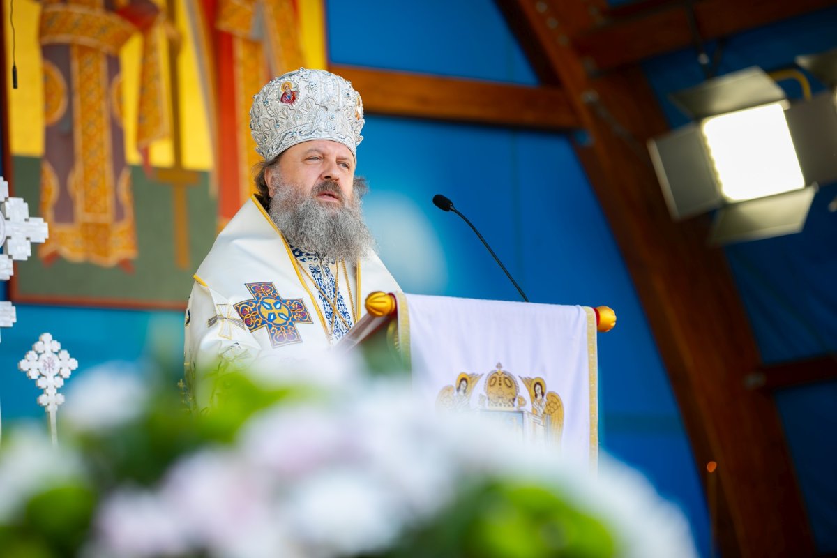 Sfinţirea apei în Vinerea Luminată pe Dealul Patriarhiei 170401