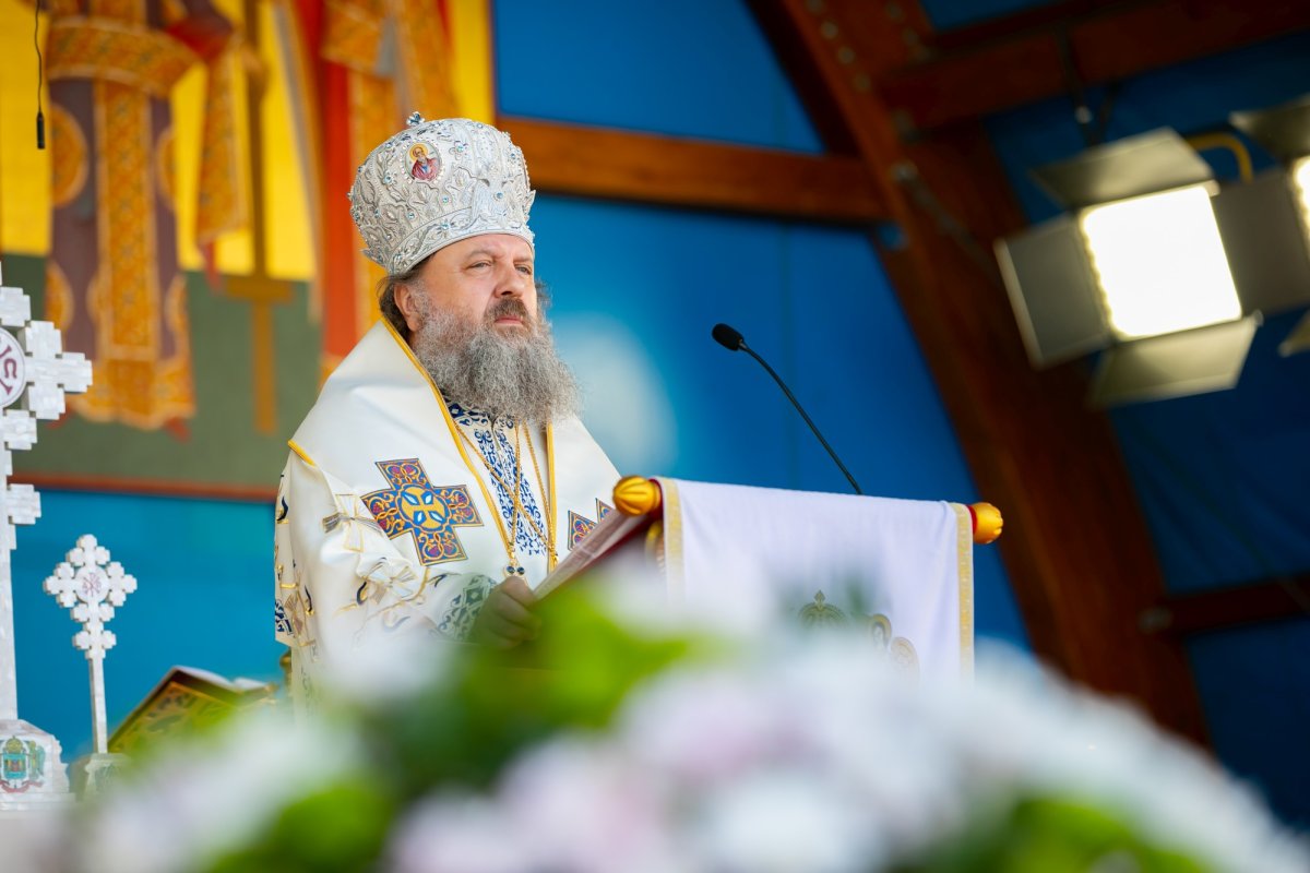 Sfinţirea apei în Vinerea Luminată pe Dealul Patriarhiei 170402