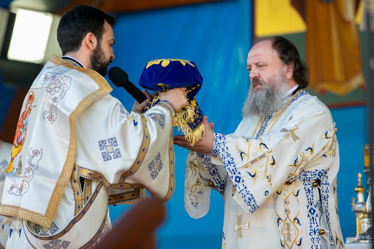 Sfinţirea apei în Vinerea Luminată pe Dealul Patriarhiei 170407