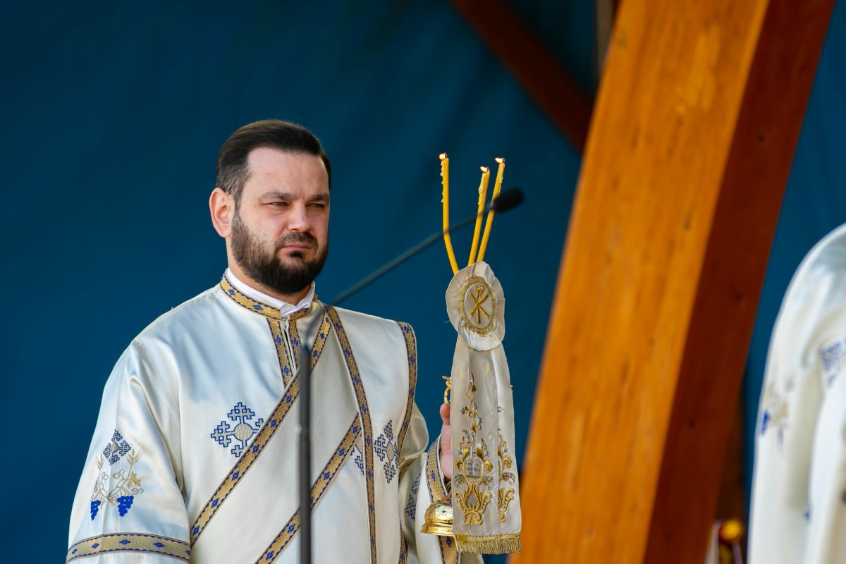 Sfinţirea apei în Vinerea Luminată pe Dealul Patriarhiei 170408