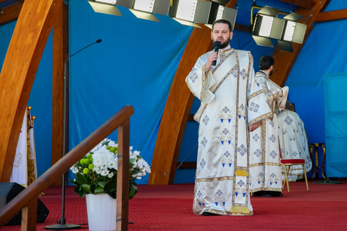 Sfinţirea apei în Vinerea Luminată pe Dealul Patriarhiei 170417