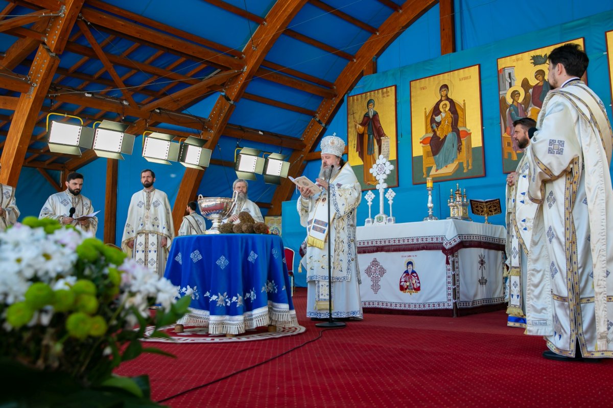 Sfinţirea apei în Vinerea Luminată pe Dealul Patriarhiei 170419