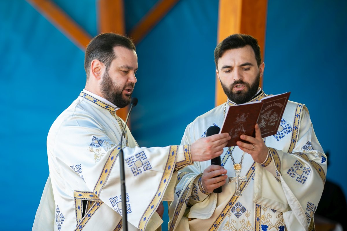 Sfinţirea apei în Vinerea Luminată pe Dealul Patriarhiei 170425