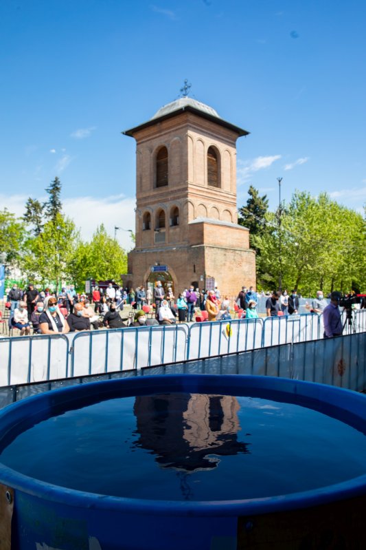 Sfinţirea apei în Vinerea Luminată pe Dealul Patriarhiei 170427